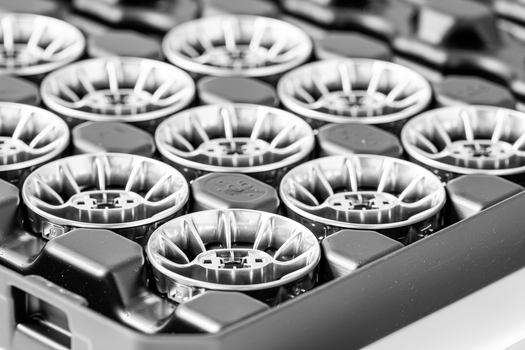 Luftausströmer mit Chromeffekt auf Tray.jpg